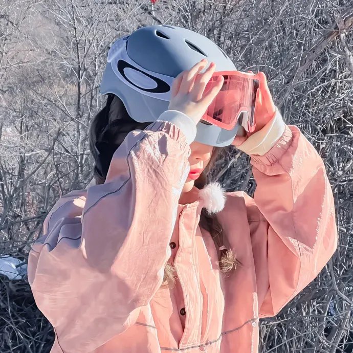 屋顶上的小飞人 海报